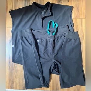 Like new black freeX material figs set! Worn once. High waisted bottoms.